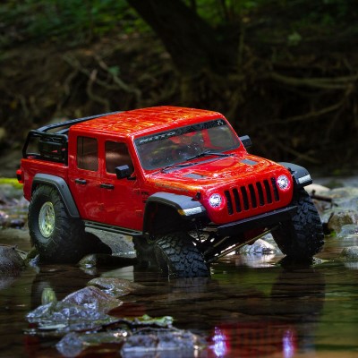 Axial 1/10 SCX10 III Jeep JT Gladiator Rock Crawler with Portals RTR, Red